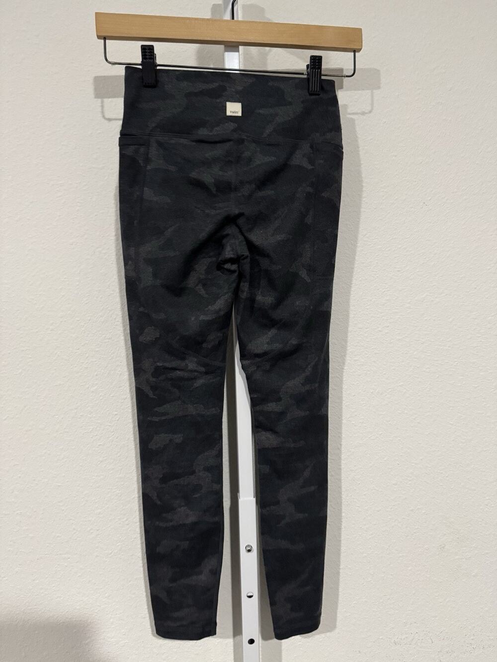 Vuori Leggings Womens Sz S Gray Camouflage Elastic Waist Pull On Skinny Leg